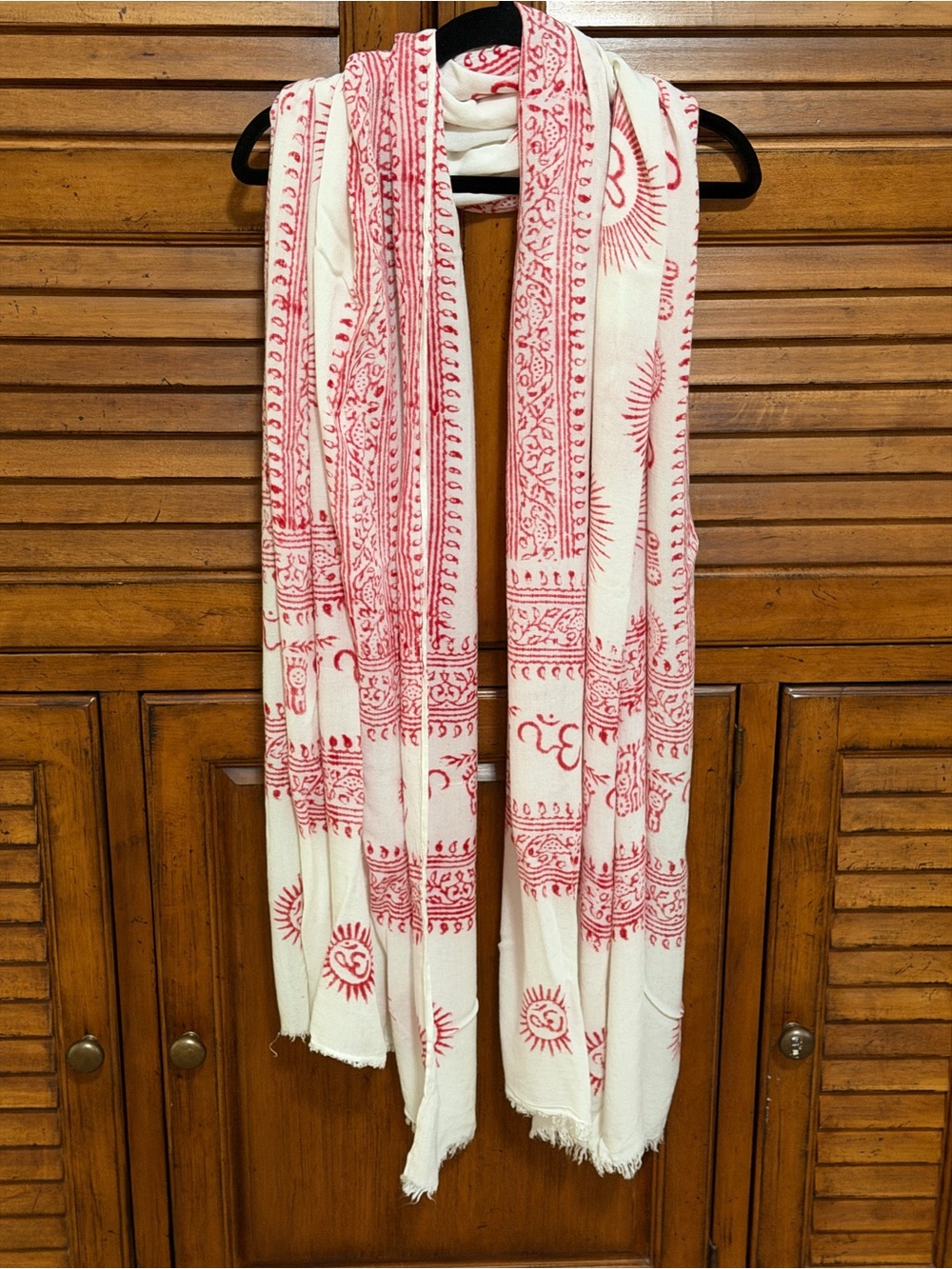 White and Red Printed Prayer Scarf 🙏🏻/Meditation Shawl 🧘🏻‍♀️/Cute Accessory🧣